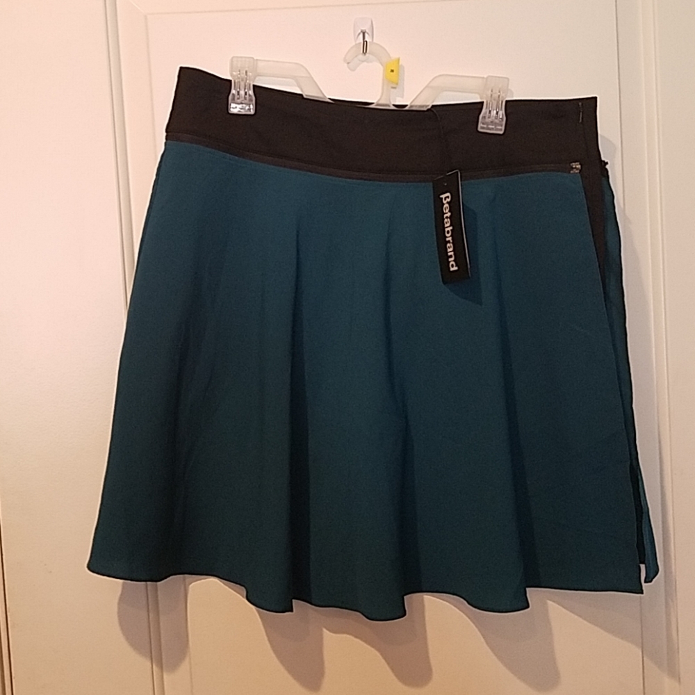Betabrand 3 in 1 skirt/shorts XL NWT